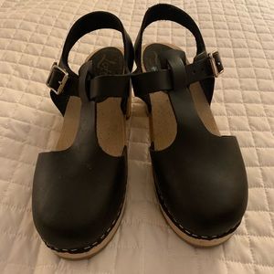 Lotta from Stockholm T-Bar Highwood Clogs